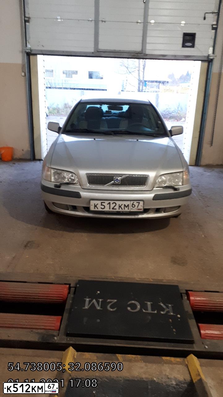 Фото автомобиля VOLVO S40, 2001 — госномер В780СУ99. Цвет: СЕРЫЙ