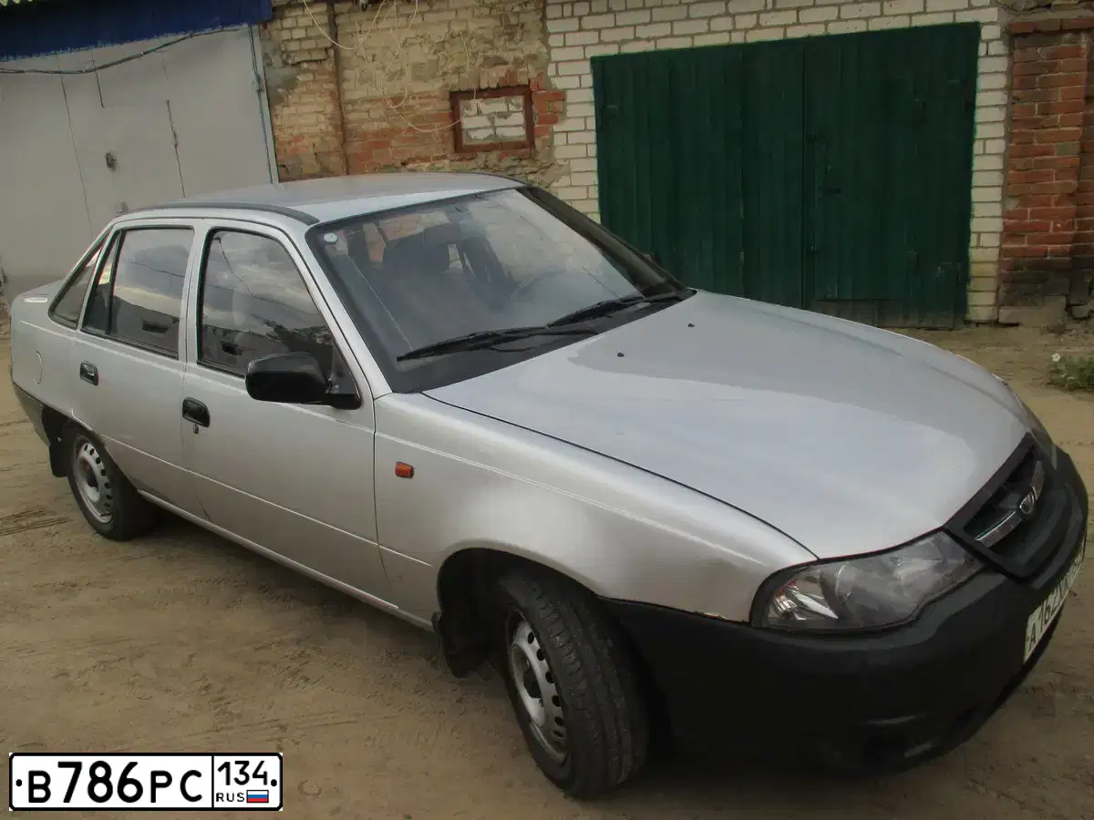 Фото автомобиля RENAULT SANDERO, 2016 — госномер В786РС134. Цвет: ЧЕРНЫЙ