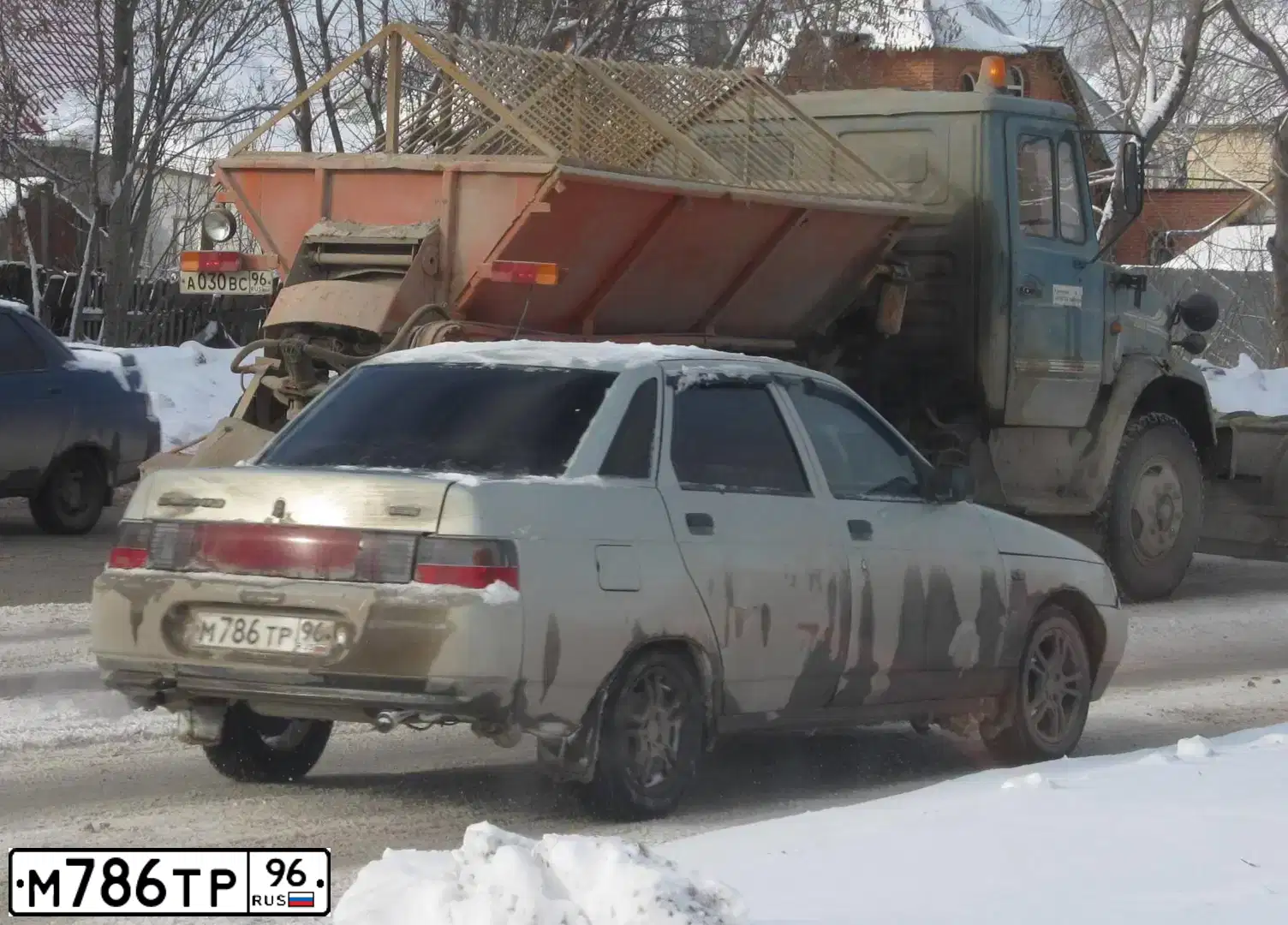 Фото автомобиля LADA 2110, 2002 — госномер М786ТР96. Цвет: СЕРЕБРИСТЫЙ