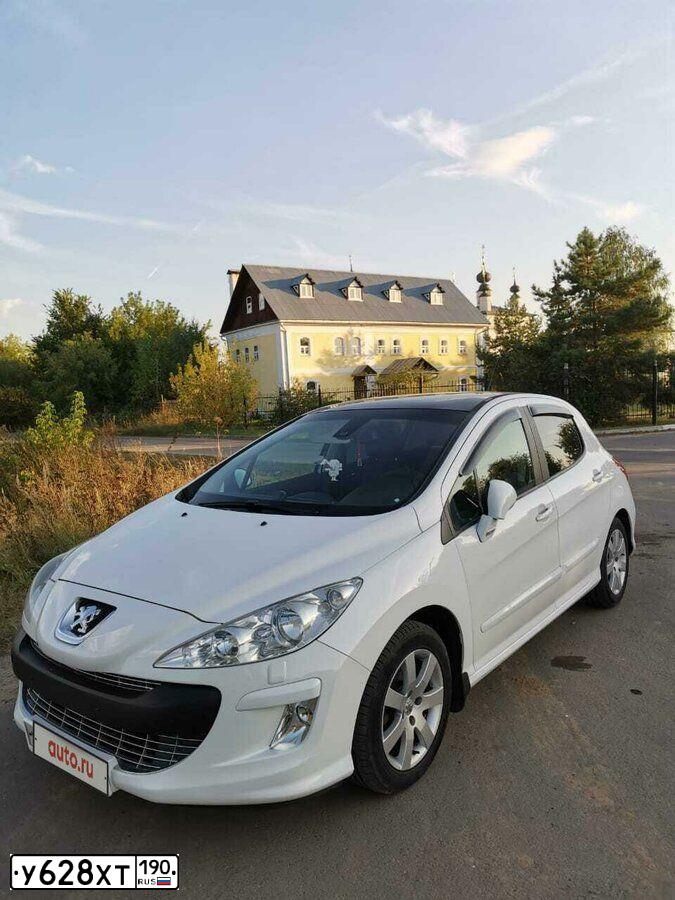 Фото автомобиля PEUGEOT 308, 2010 — госномер Т803КМ136. Цвет: Белый