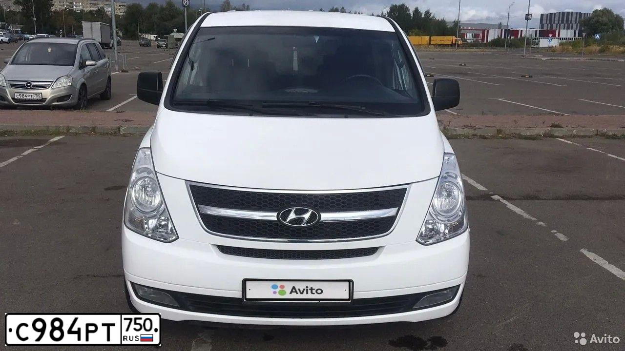 Фото автомобиля OPEL ZAFIRA, 2008 — госномер С984РТ750. Цвет: БЕЖЕВО-СЕРЫЙ