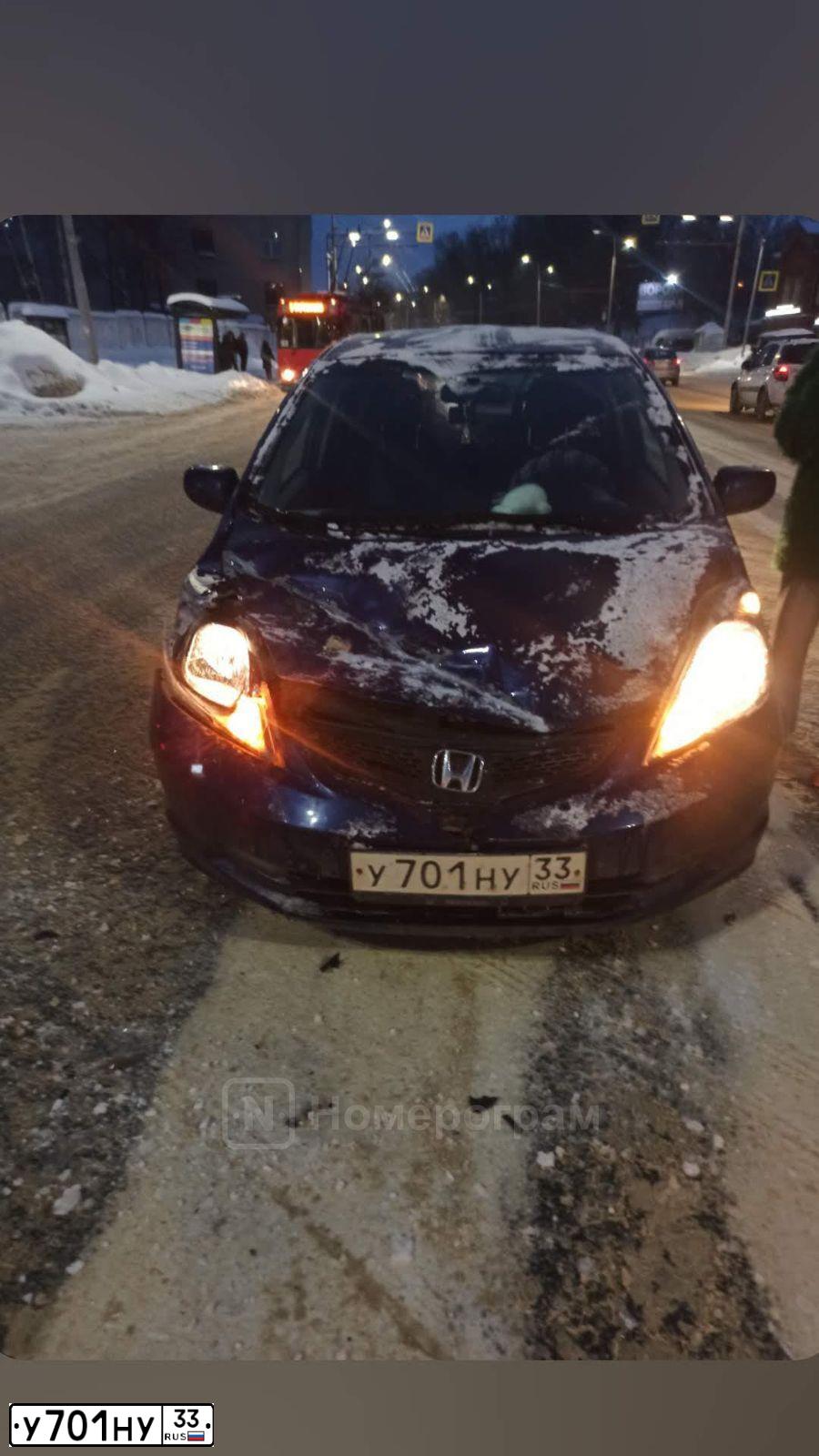 Фото автомобиля HONDA FIT, 2011 — госномер У701НУ33