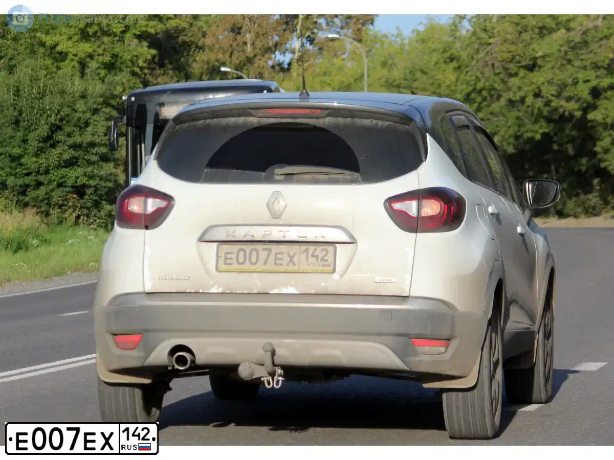 Фото автомобиля KIA SPORTAGE, 2018 — госномер Е007ЕХ142. Цвет: Темно-синий