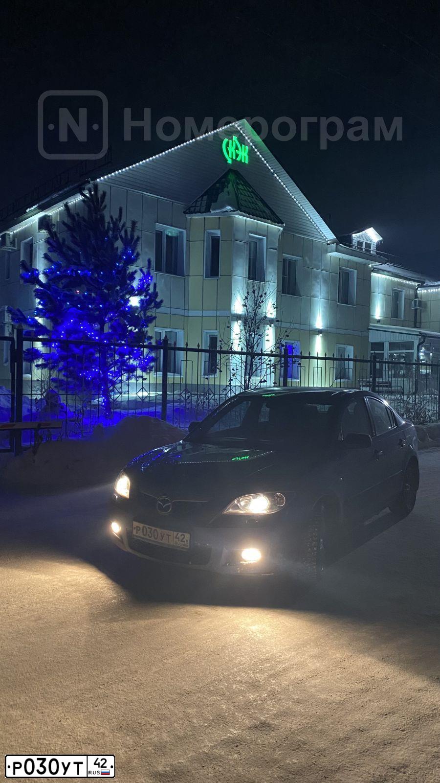 Фото автомобиля MAZDA 3, 2008 — госномер Р030УТ42. Цвет: СИНИЙ