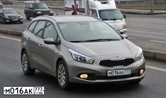 Фото автомобиля KIA CEE'D, 2013 — госномер М016АК777. Цвет: СЕРЕБРИСТЫЙ