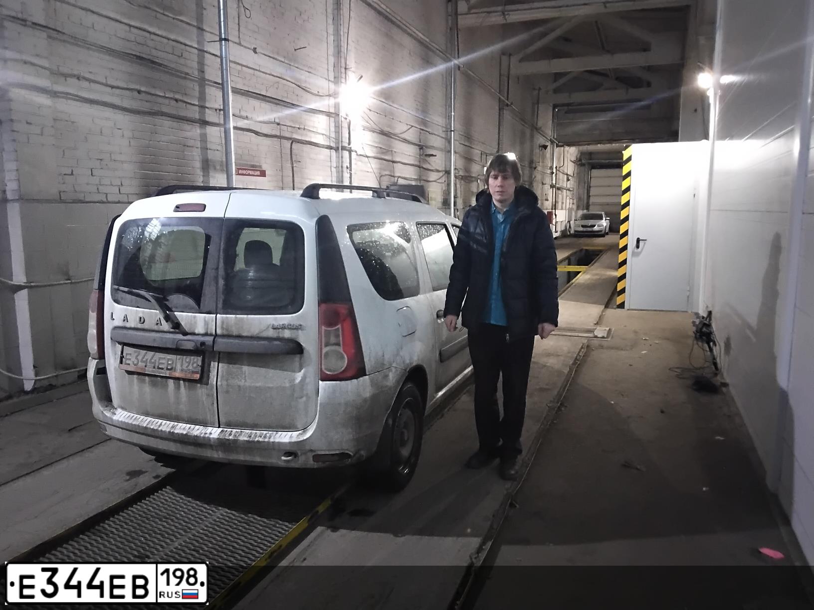 Фото автомобиля LADA LARGUS, 2019 — госномер Е344ЕВ198. Цвет: Белый