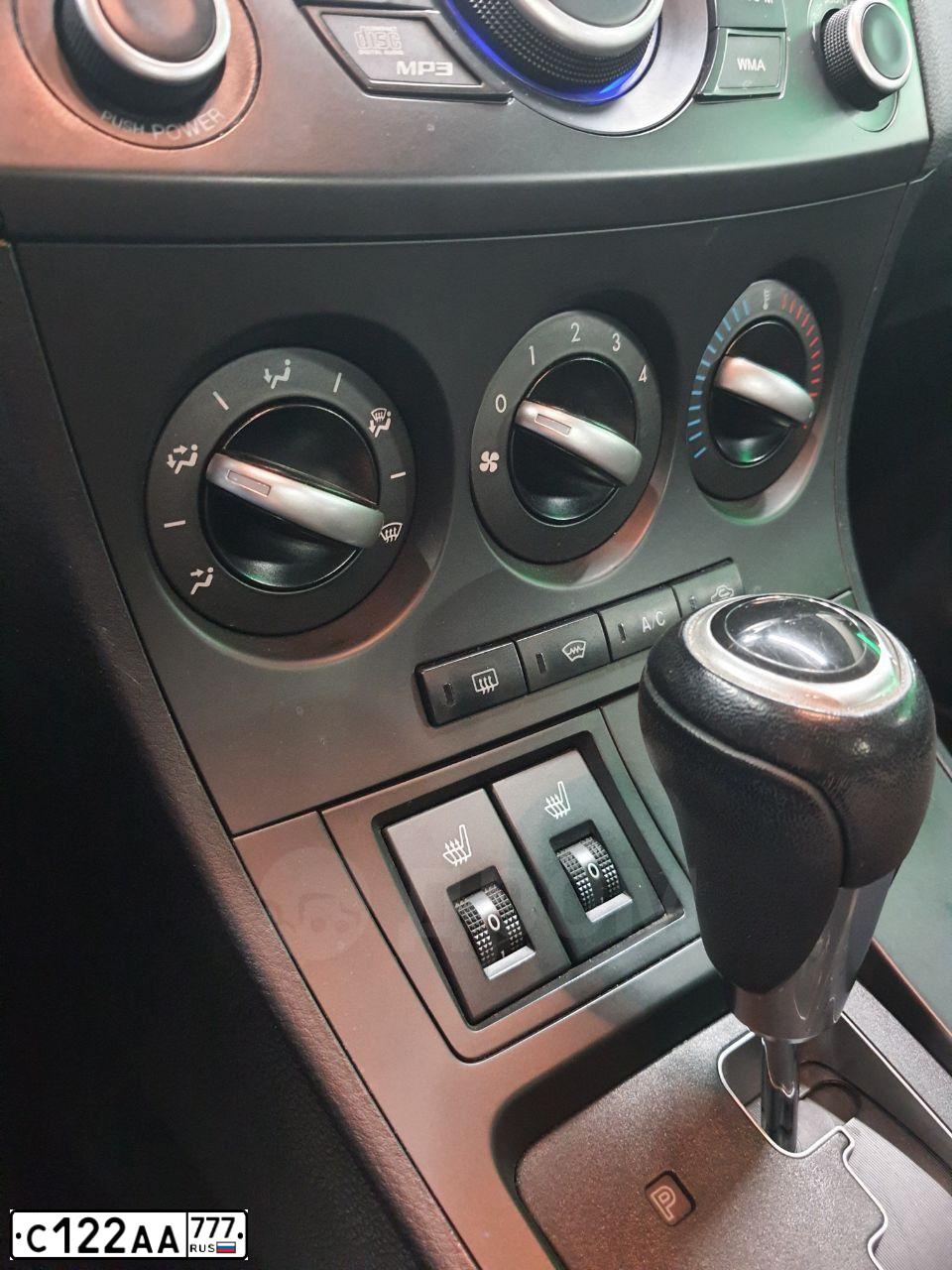 Фото автомобиля MAZDA 3, 2013 — госномер Н810МЕ761. Цвет: Белый