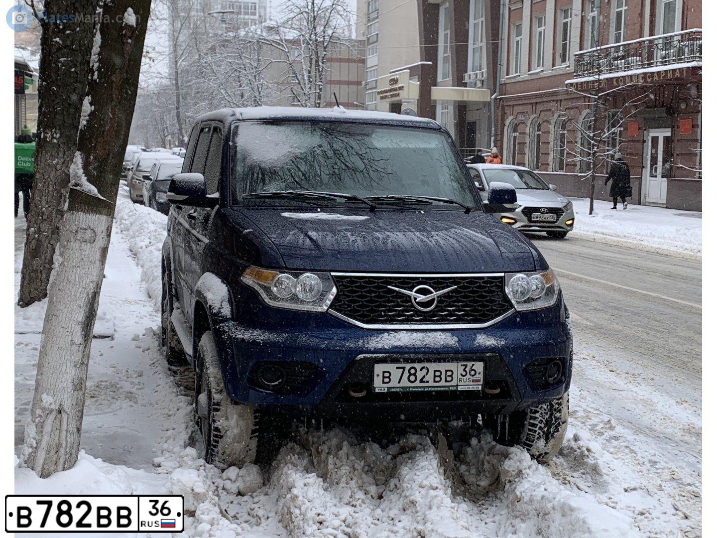Фото автомобиля UAZ 3163 PATRIOT, 2018 — госномер А800ОН36. Цвет: ТЕМНО-СИНИЙ МЕТАЛЛИК