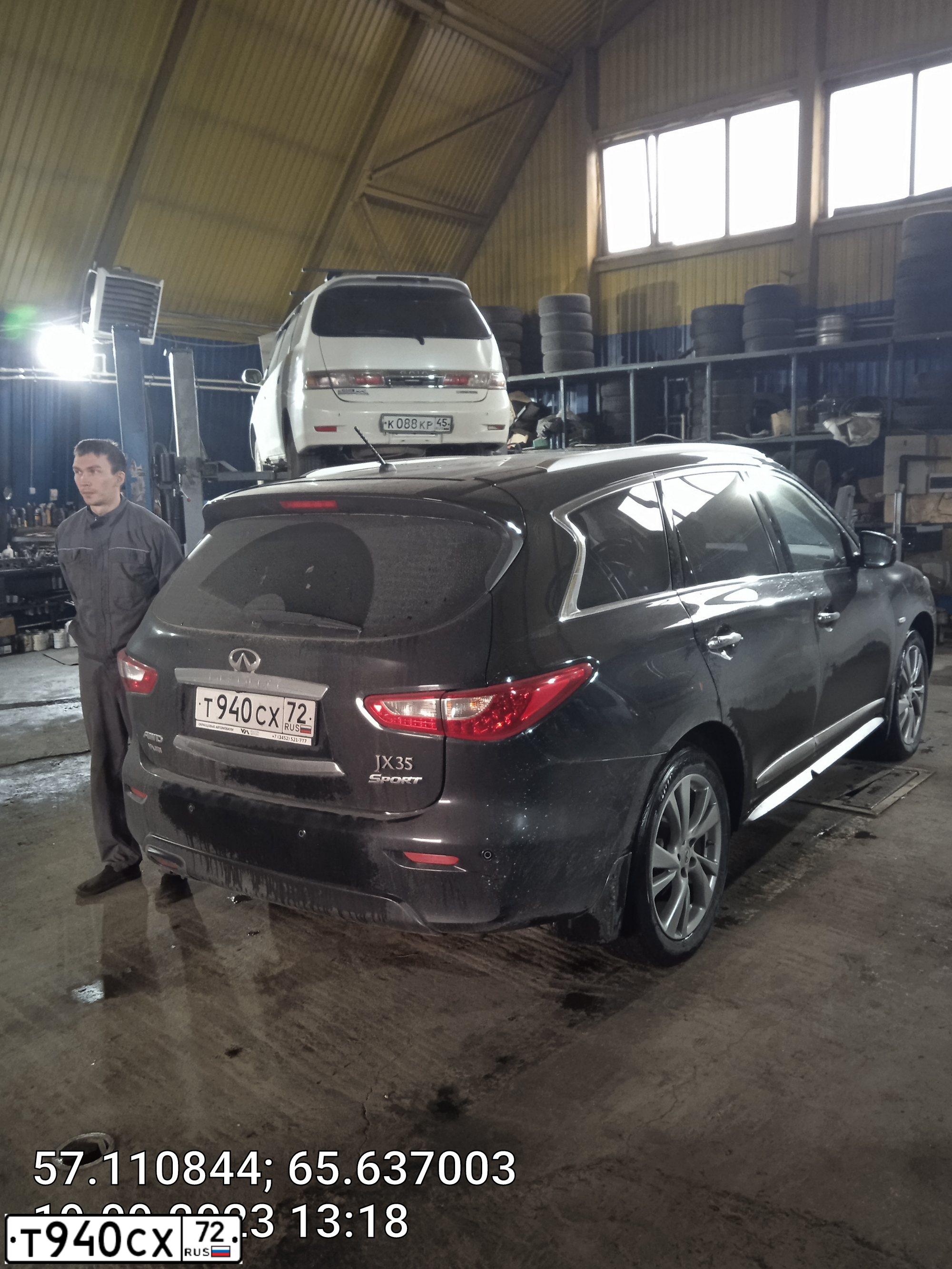 Фото автомобиля INFINITI QX60 /JX/, 2013 — госномер К365СС128. Цвет: ЧЕРНЫЙ