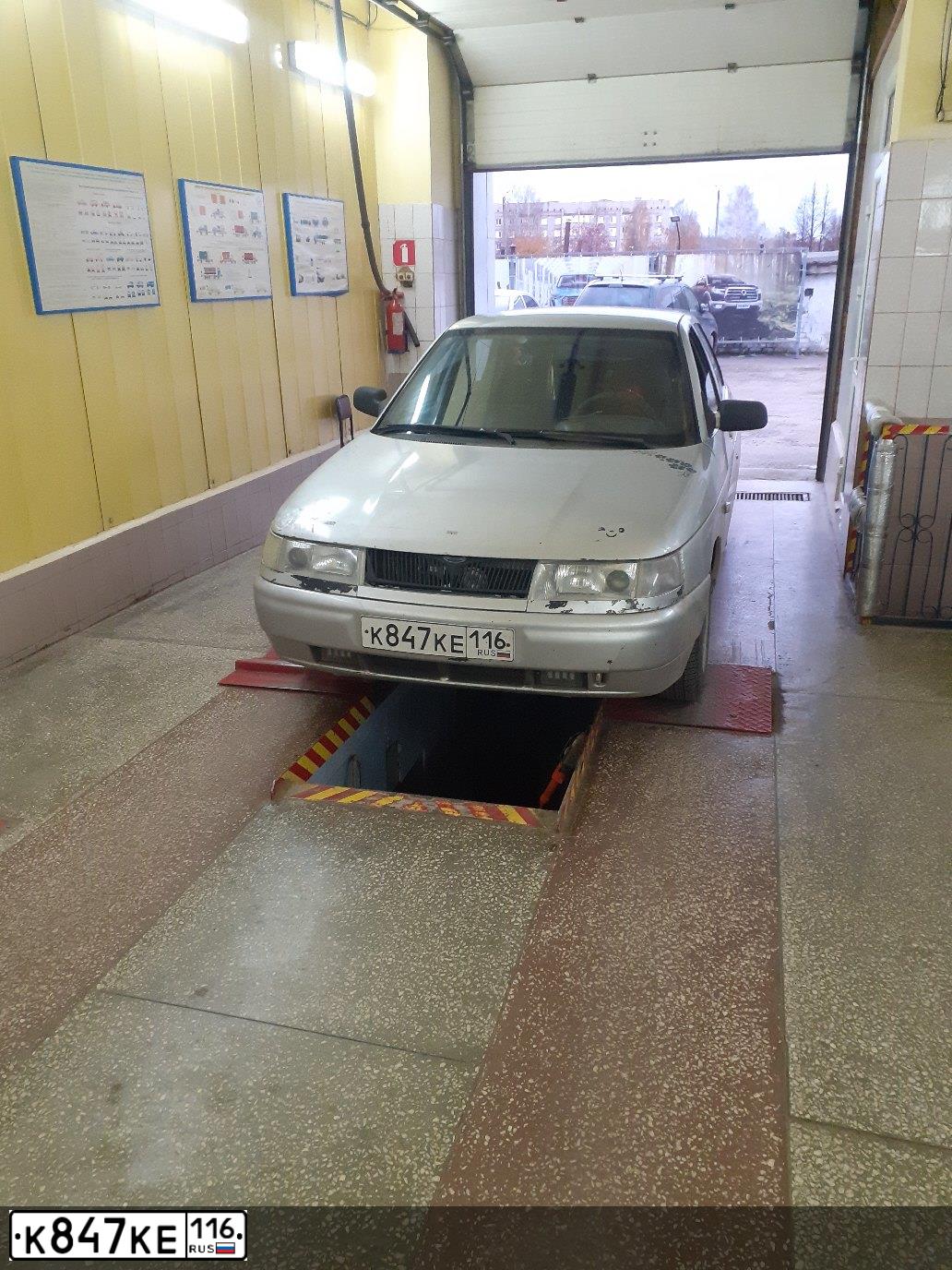 Фото автомобиля LADA 2110 LADA, 2003 — госномер Е429ХМ12. Цвет: СВЕТЛО-СЕРЕБРИСТЫЙ МЕТАЛЛ