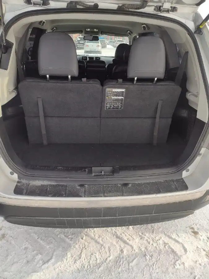 Фото автомобиля TOYOTA HIGHLANDER, 2011 — госномер Р741РЕ196. Цвет: СЕРЫЙ