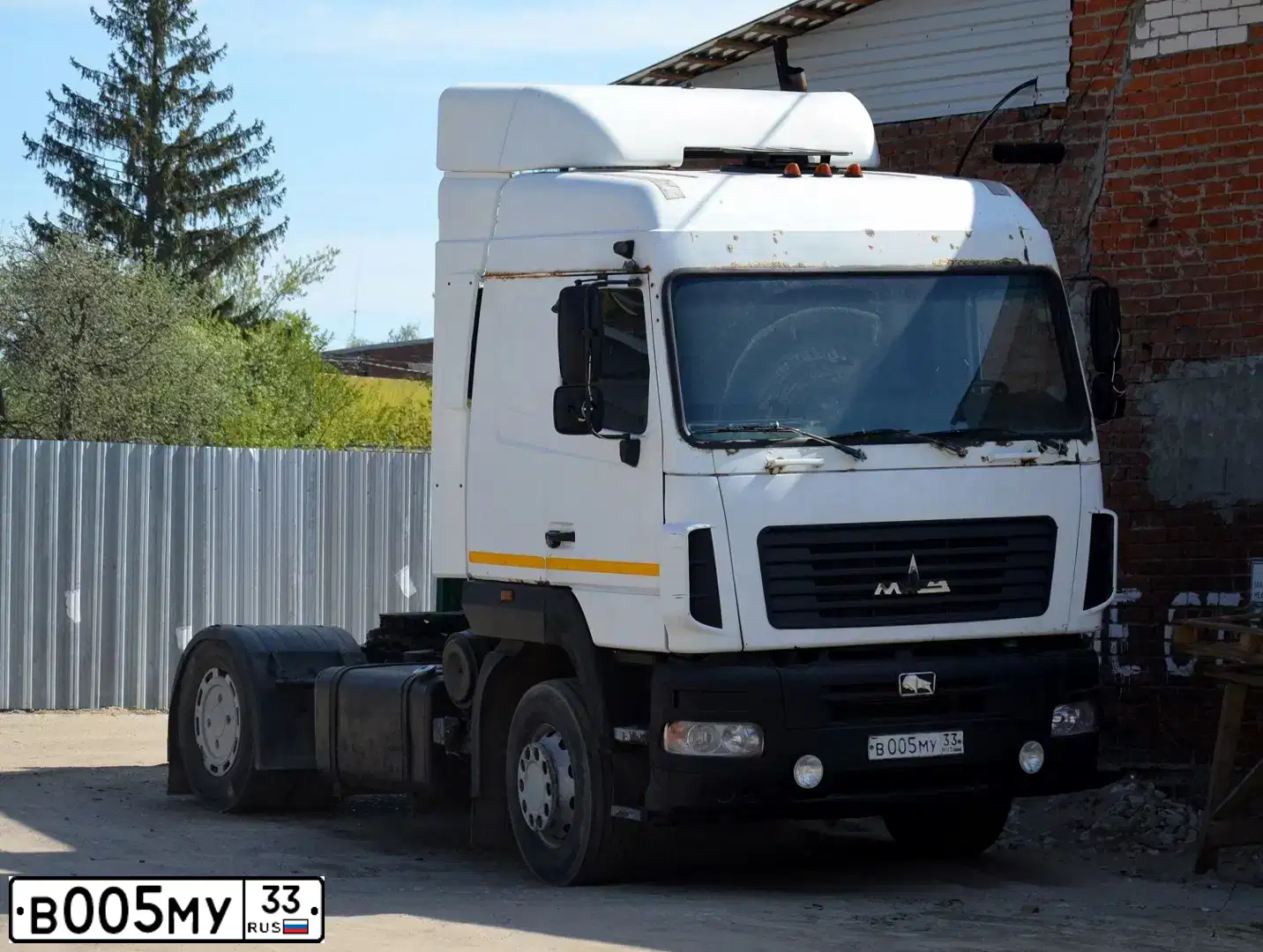 Фото автомобиля МАЗ 5440, 2011 — госномер У701УВ33. Цвет: Белый