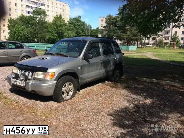 Фото автомобиля KIA SPORTAGE, 2002 — госномер С218КТ98. Цвет: СЕРЕБРИСТЫЙ