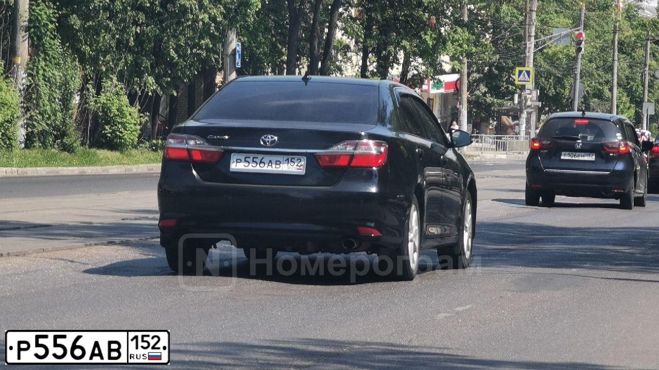 Фото автомобиля TOYOTA CAMRY, 2017 — госномер Р556АВ152. Цвет: ЧЕРНЫЙ МЕТАЛЛИК