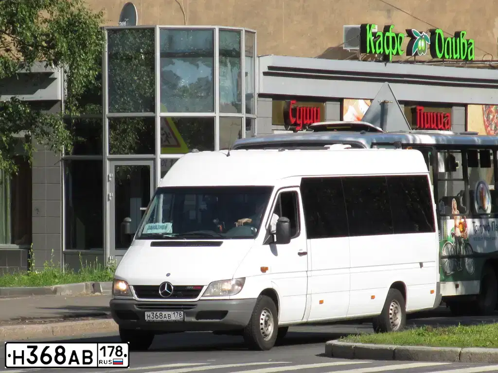 Фото автомобиля MERCEDES SPRINTER, 2004 — госномер Н368АВ178. Цвет: Белый