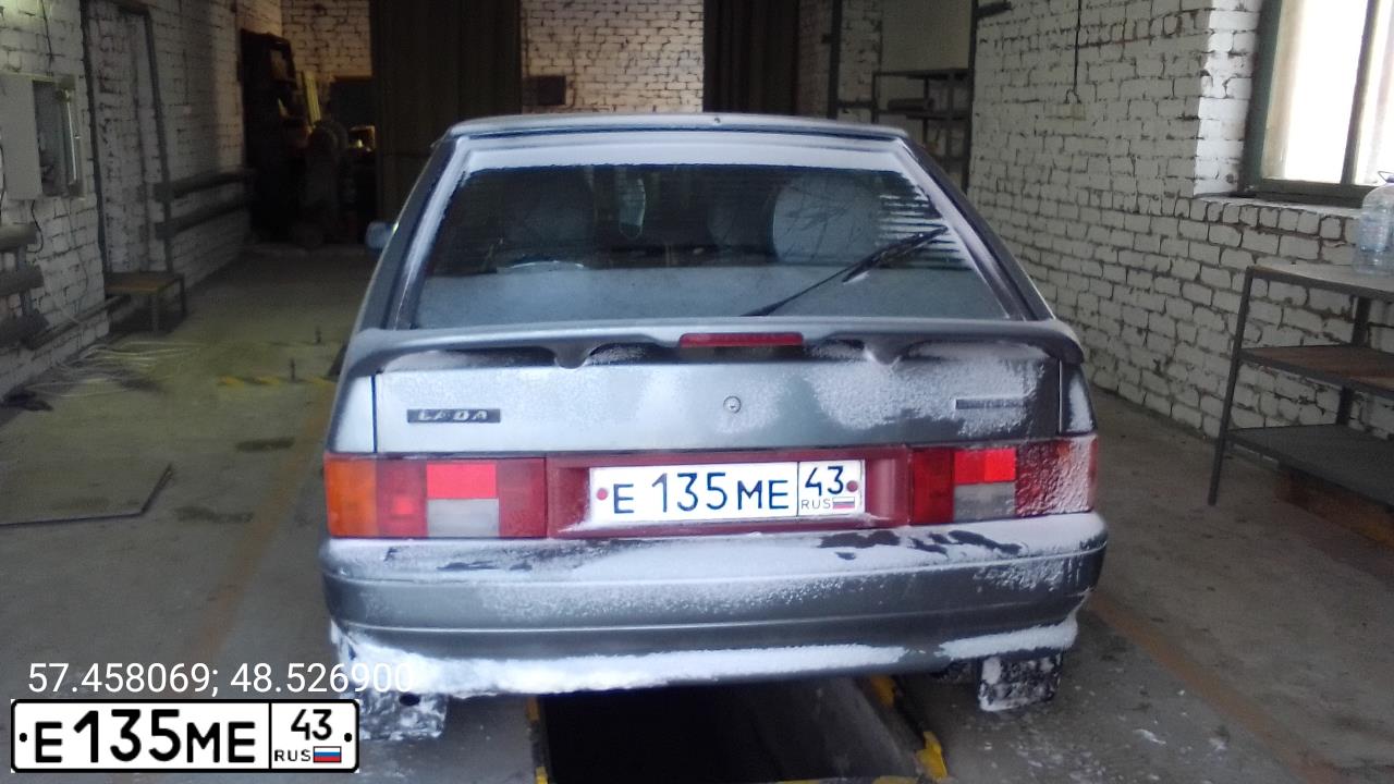 Фото автомобиля LADA 2114 SAMARA, 2007 — госномер Е135МЕ43. Цвет: средний серо-зеленый металлик