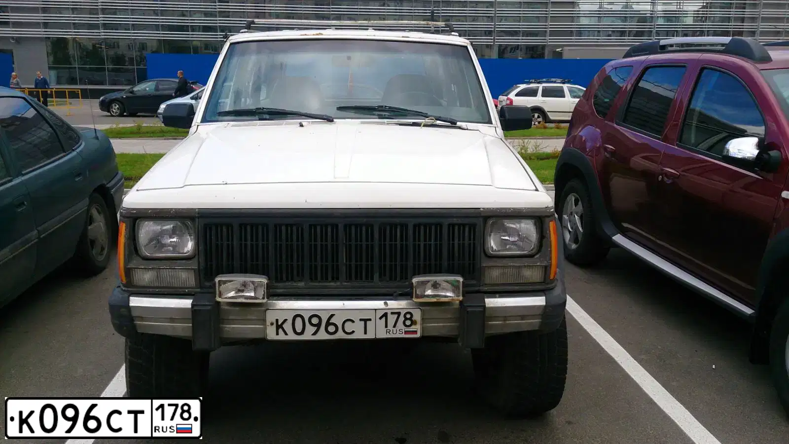 Фото автомобиля JEEP CHEROKEE, 1989 — госномер К096СТ178. Цвет: БЕЛЫЙ