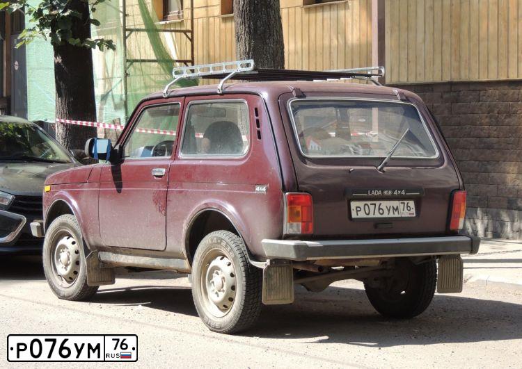 Фото автомобиля LADA 2121 NIVA, 2011 — госномер Р076УМ76. Цвет: ТЕМНО-ВИШНЕВЫЙ