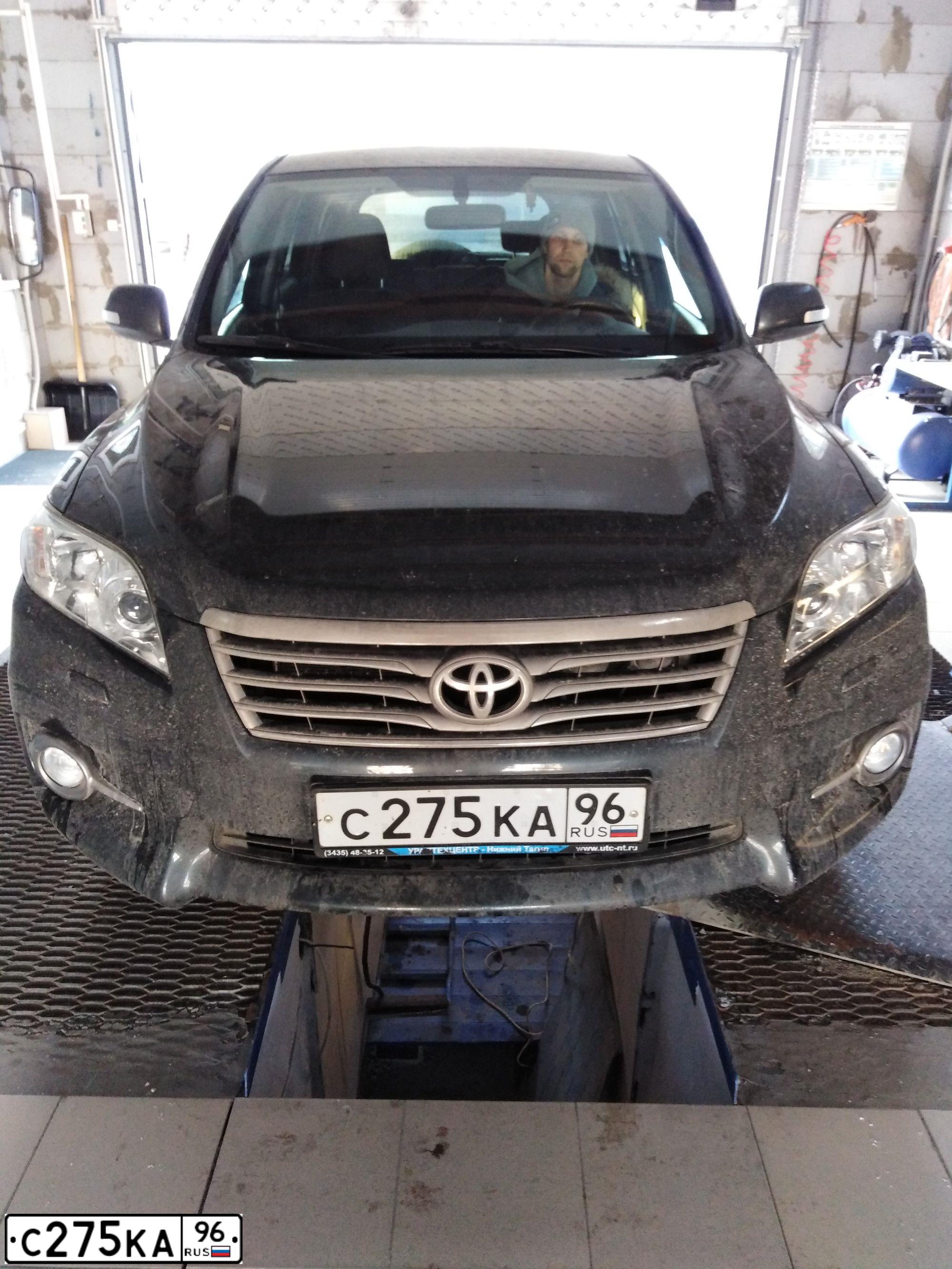 Фото автомобиля TOYOTA RAV4, 2010 — госномер С275КА96. Цвет: ТЕМНО-СЕРЫЙ
