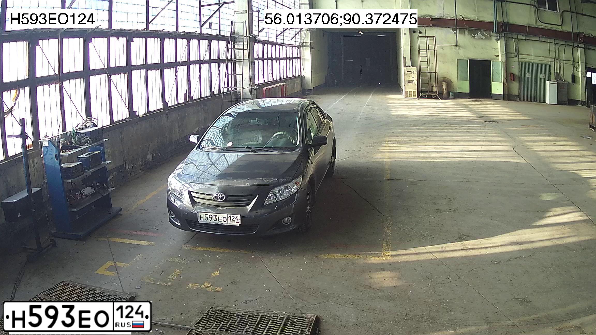 Фото автомобиля TOYOTA COROLLA, 2008 — госномер Е001ММ24. Цвет: Серый