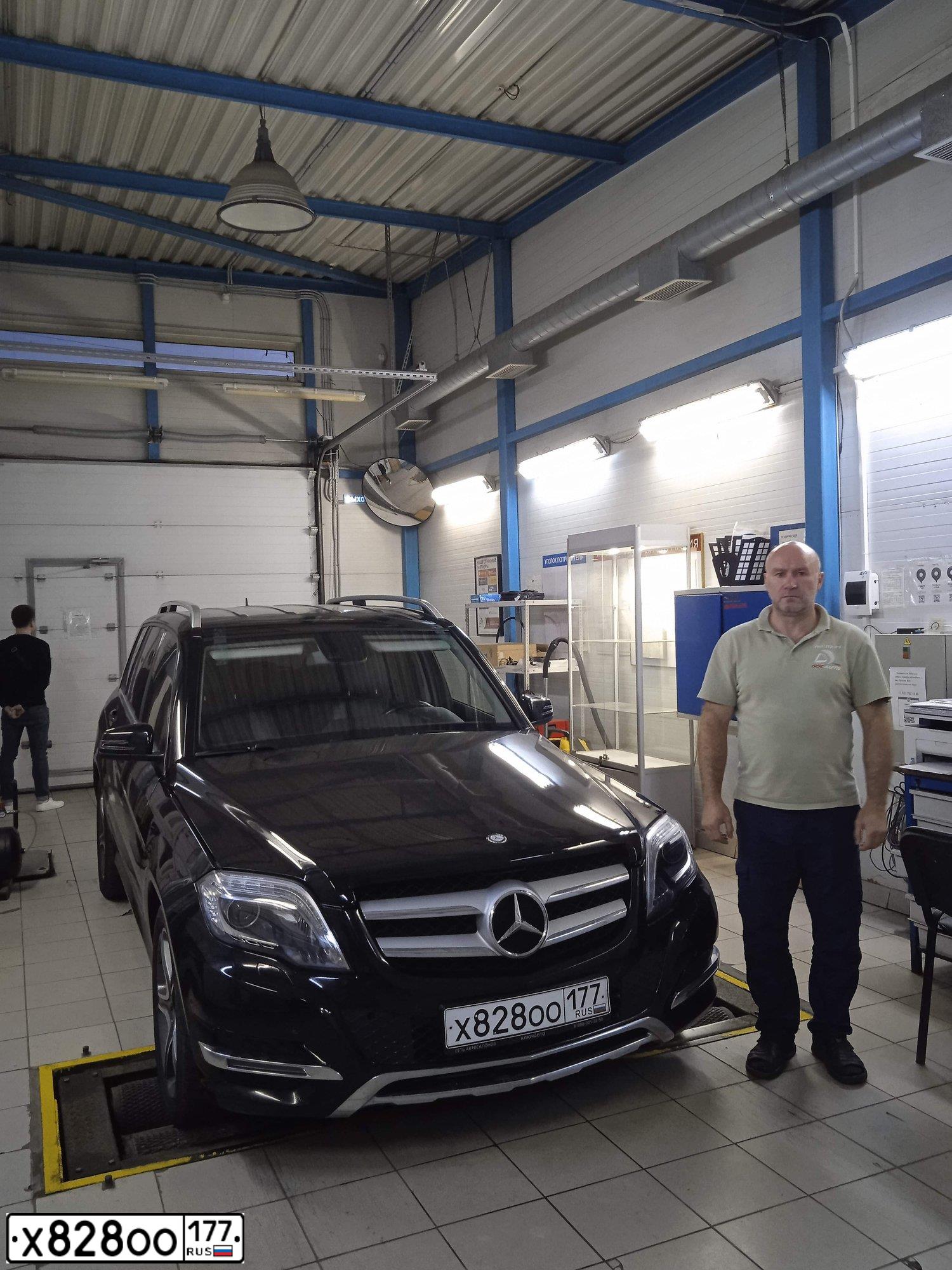 Фото автомобиля MERCEDES GLK-KLASSE, 2015 — госномер Т818НМ198. Цвет: ЧЕРНЫЙ