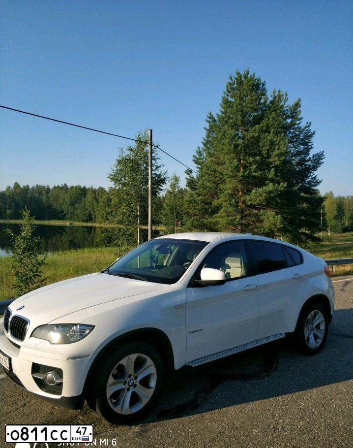 Фото автомобиля BMW X6, 2011 — госномер Р532АА797. Цвет: Белый