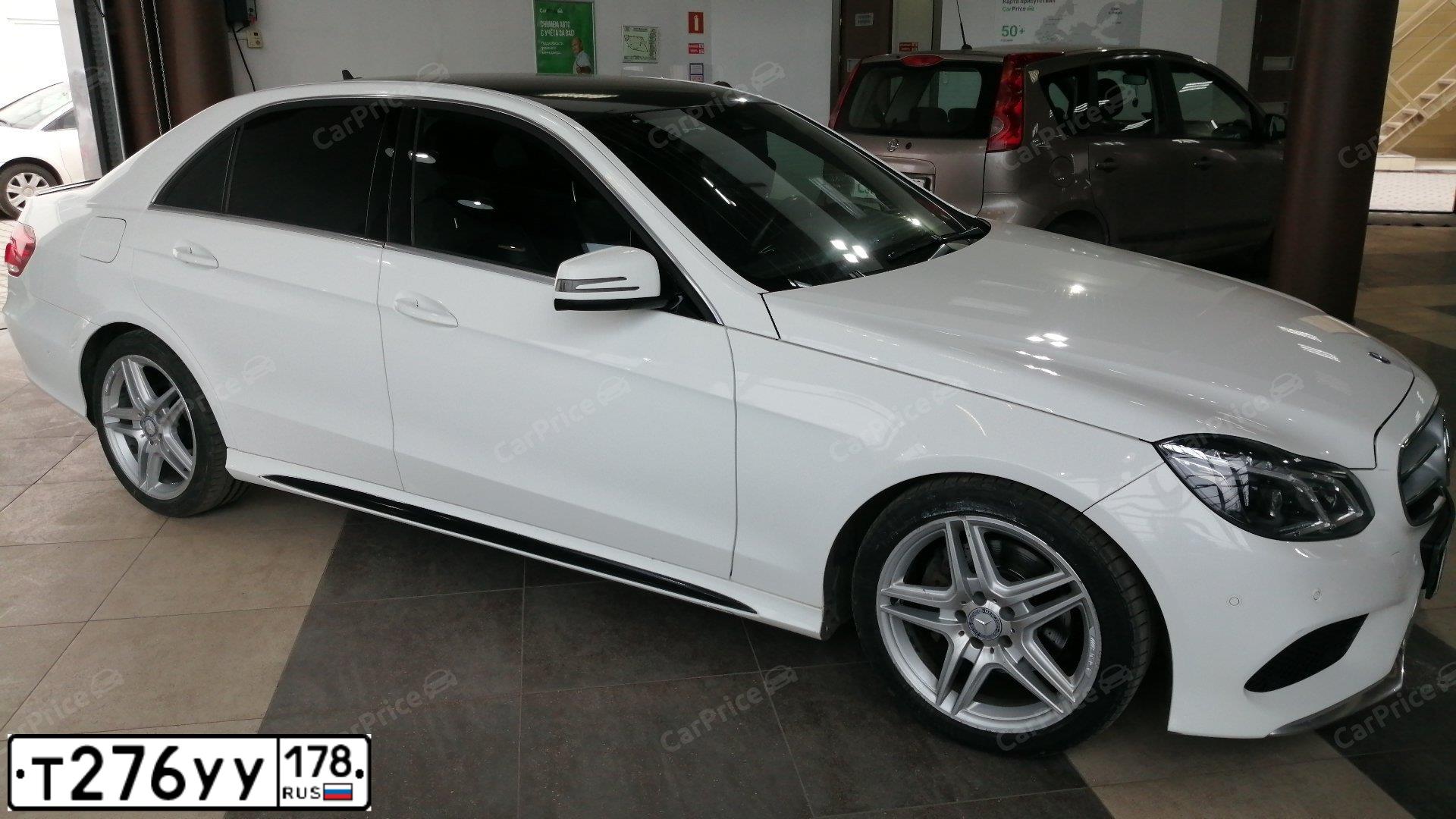 Фото автомобиля MERCEDES E-KLASSE, 2013 — госномер Т276УУ178. Цвет: Белый