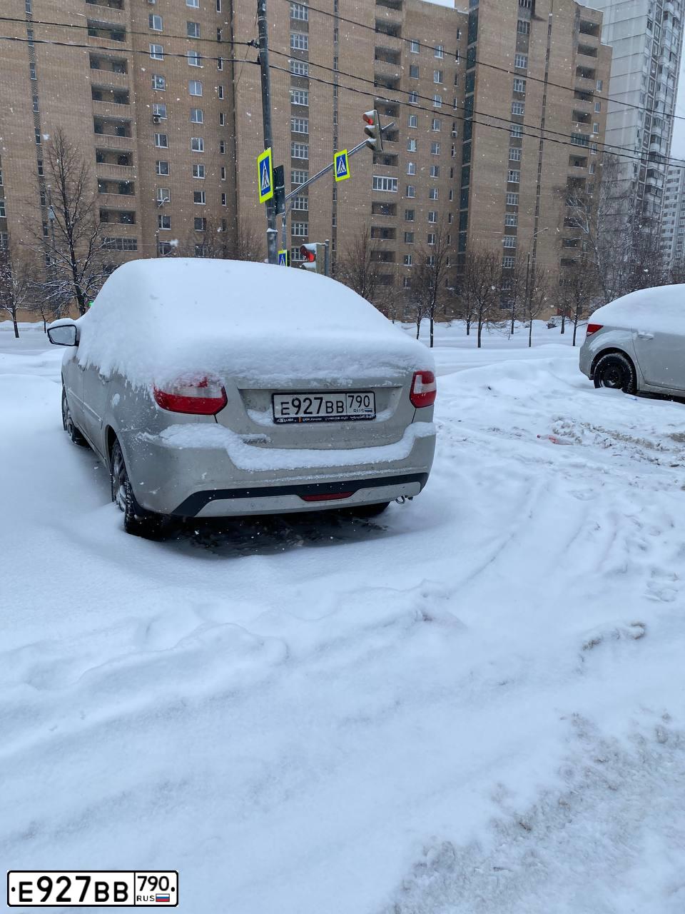 Фото автомобиля LADA 2191 GRANTA, 2020 — госномер Е927ВВ790. Цвет: СЕРЫЙ