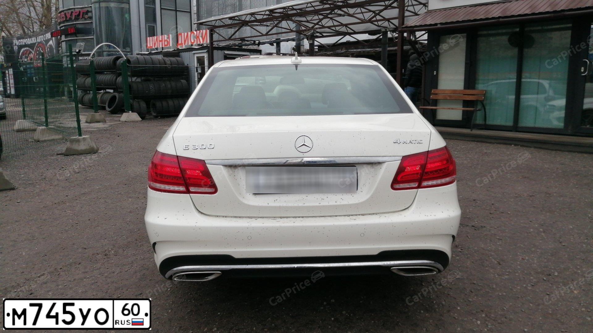 Фото автомобиля MERCEDES E-KLASSE, 2013 — госномер М745УО60. Цвет: Белый