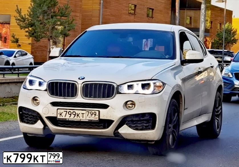Фото автомобиля BMW X6, 2018 — госномер К799КТ799. Цвет: БЕЛЫЙ МЕТАЛЛИК