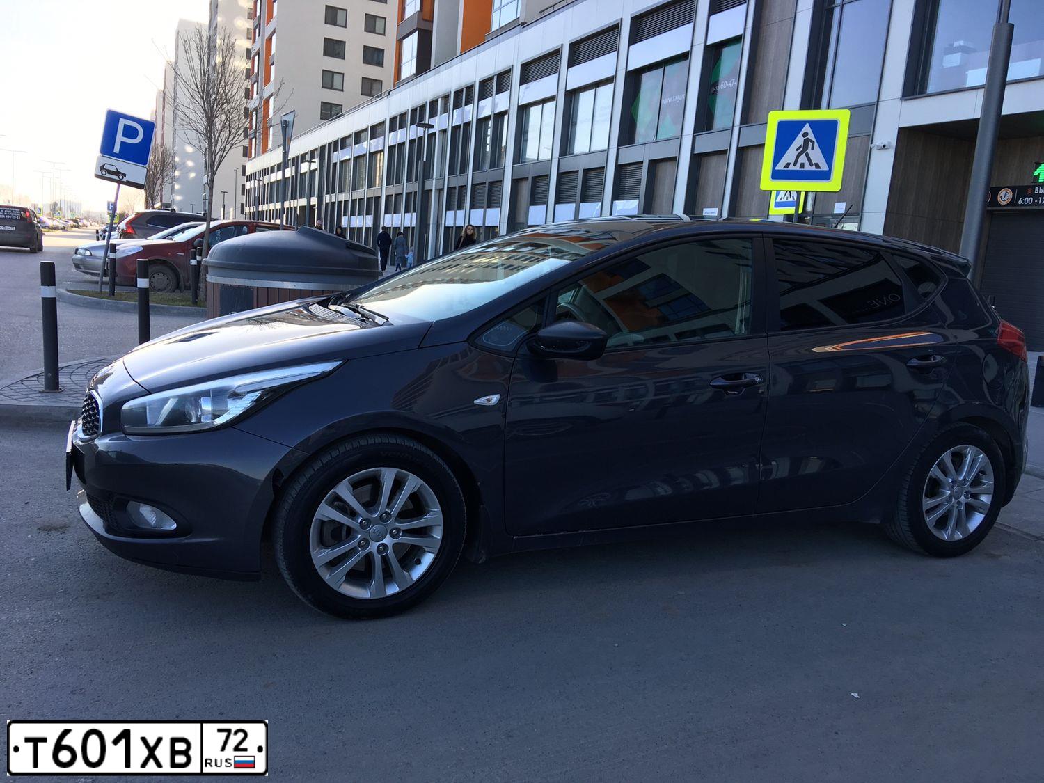 Фото автомобиля KIA CEE'D, 2013 — госномер Т601ХВ72. Цвет: СЕРЫЙ