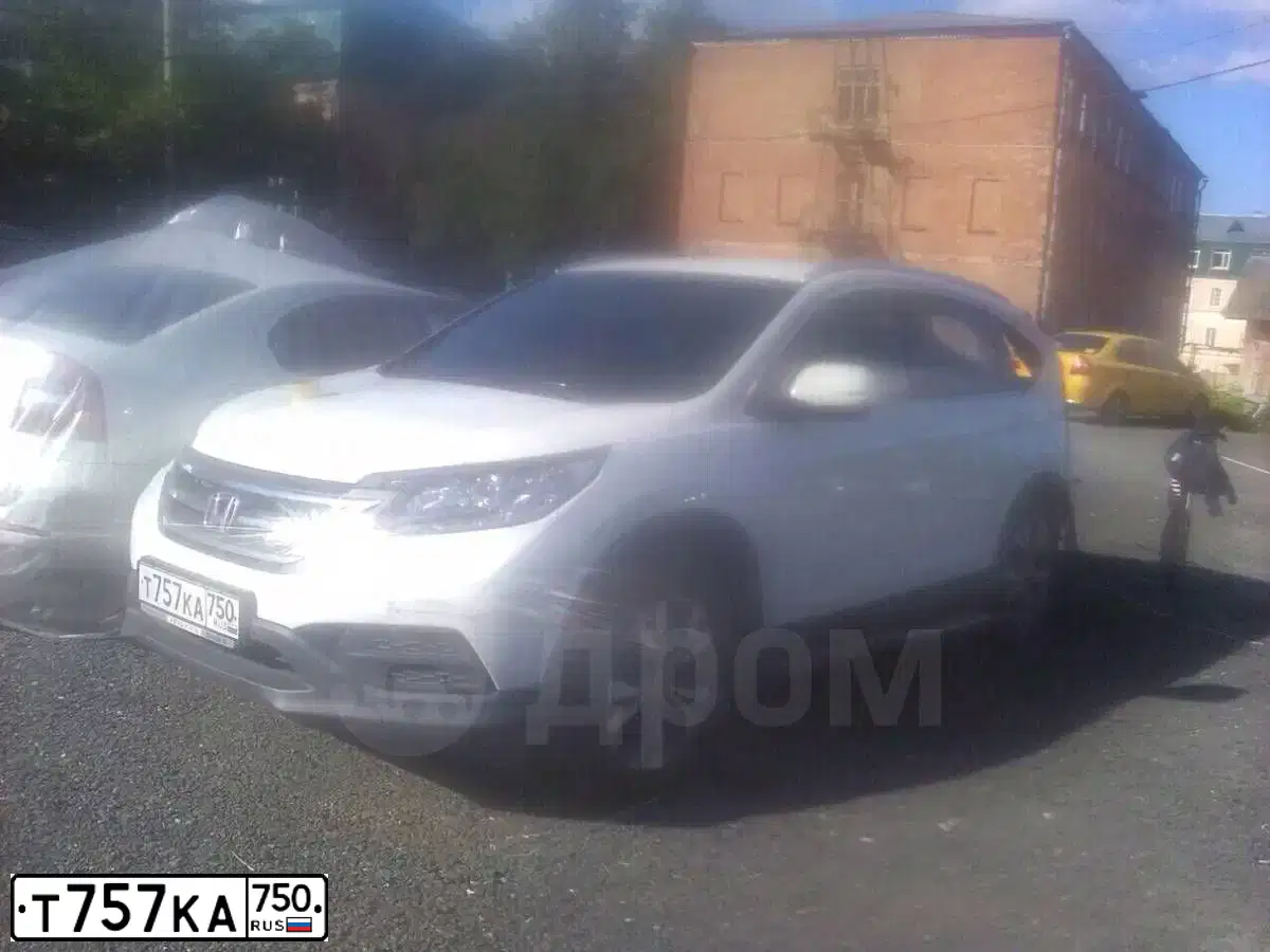 Фото автомобиля HONDA CR-V, 2014 — госномер Т268УУ198. Цвет: Белый