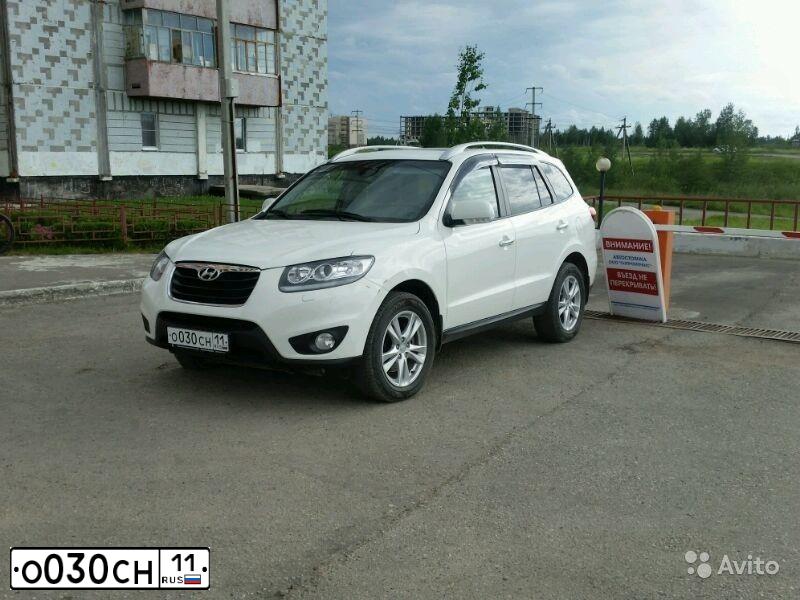 Фото автомобиля HYUNDAI SANTA FE, 2010 — госномер О030СН11. Цвет: БЕЛЫЙ