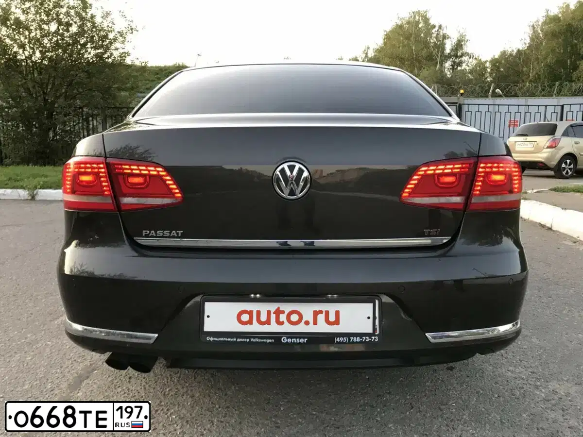 Фото автомобиля VOLKSWAGEN ПАССАТ, 2012 — госномер О529РН790. Цвет: Коричневый