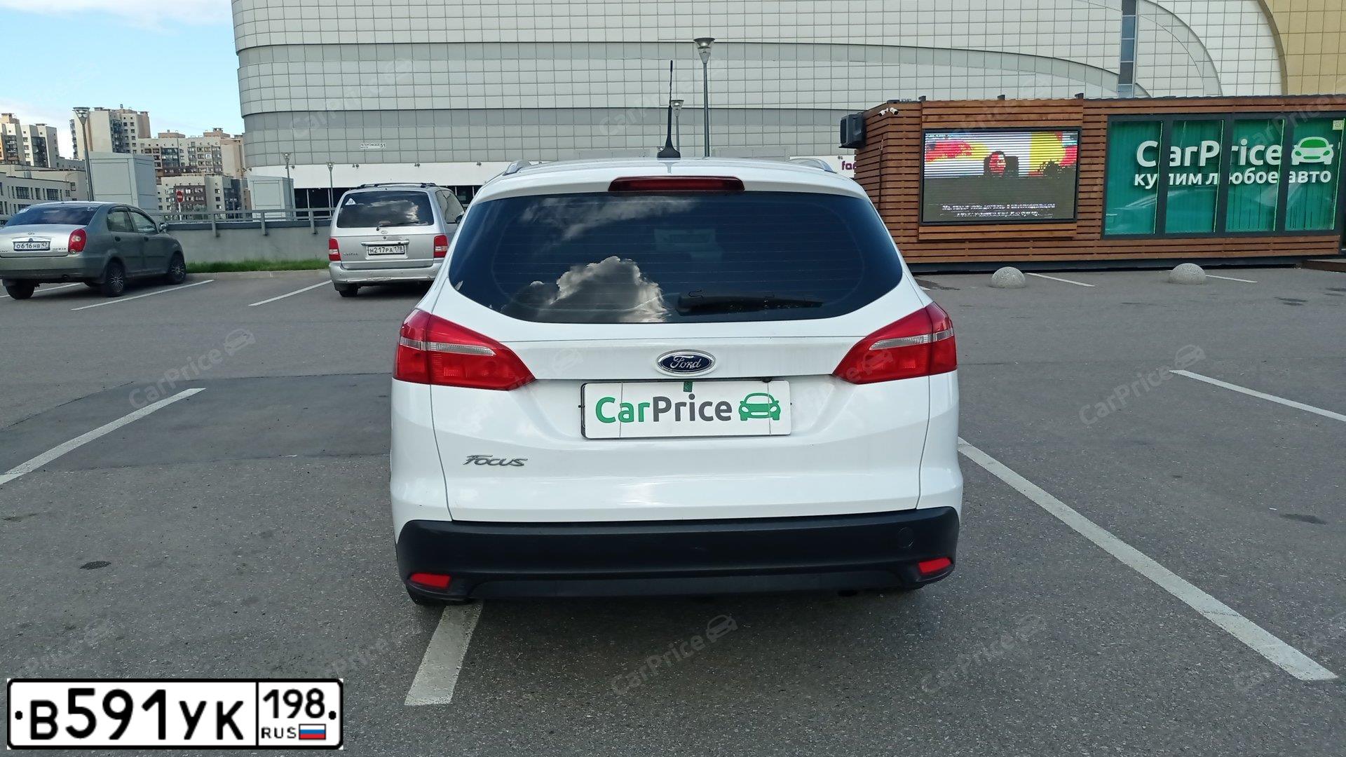 Фото автомобиля FORD FOCUS, 2019 — госномер В591УК198. Цвет: БЕЛЫЙ