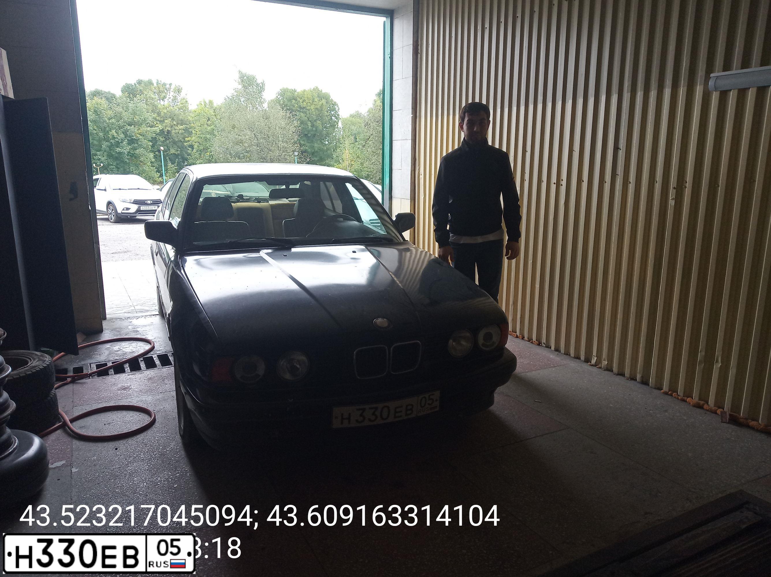Фото автомобиля BMW W SERIE 5, 1992 — госномер Е441МУ07. Цвет: ЧЕРНЫЙ