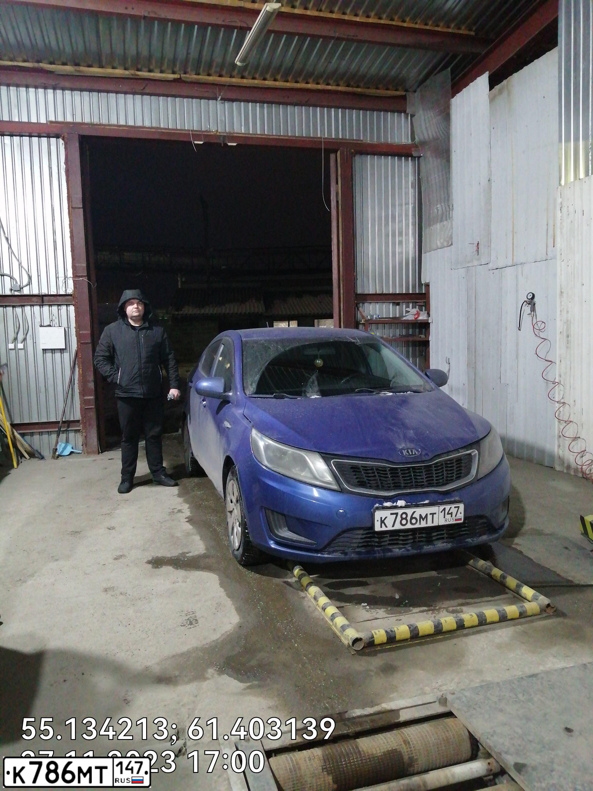 Фото автомобиля KIA RIO, 2012 — госномер Н063СС198. Цвет: синий