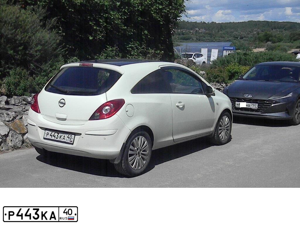 Фото автомобиля OPEL CORSA, 2011 — госномер Р443КА40. Цвет: Белый