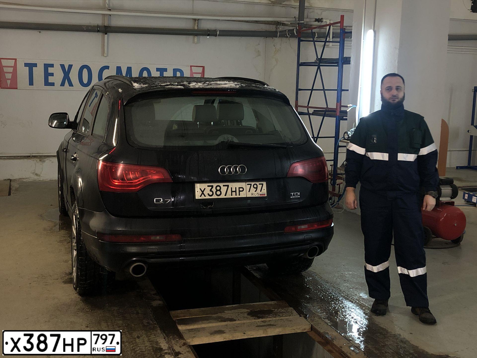 Фото автомобиля AUDI Q7, 2012 — госномер А120АА50. Цвет: ЧЕРНЫЙ