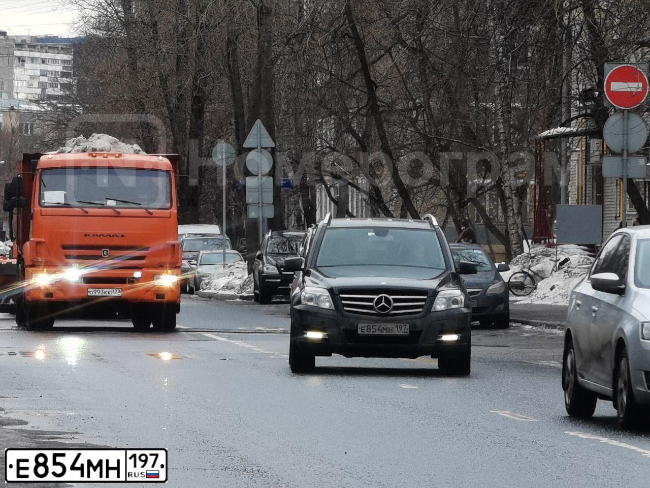 Фото автомобиля MERCEDES GLK-KLASSE, 2011 — госномер Е854МН197. Цвет: ЧЕРНЫЙ