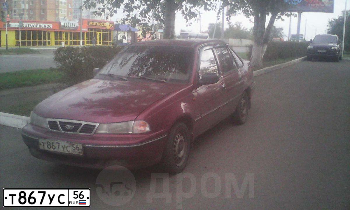 Фото автомобиля DAEWOO NEXIA, 2008 — госномер В080ОО156. Цвет: БОРДОВЫЙ