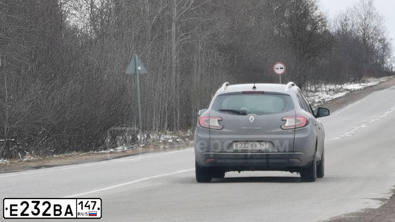Фото автомобиля RENAULT MEGANE /GRAND/ SCENIC, 2010 — госномер Е232ВА147. Цвет: СЕРЫЙ