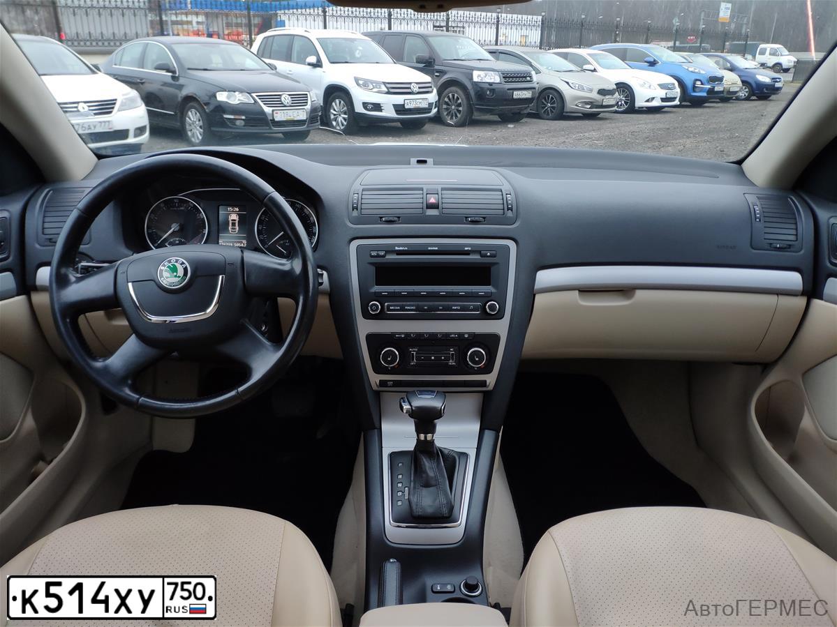 Фото автомобиля SKODA OCTAVIA, 2009 — госномер Н392ХР73. Цвет: Серебристый