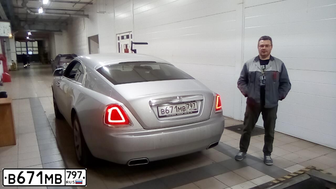 Фото автомобиля ROLLS ROYCE ROLLS-ROYCE WRAITH, 2014 — госномер А766КК774. Цвет: СЕРЫЙ