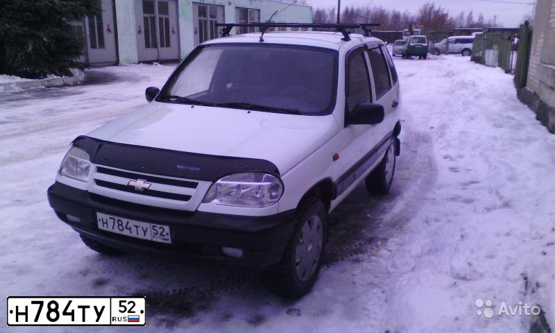 Фото автомобиля CHEVROLET NIVA, 2003 — госномер Р784ТУ52. Цвет: Белый