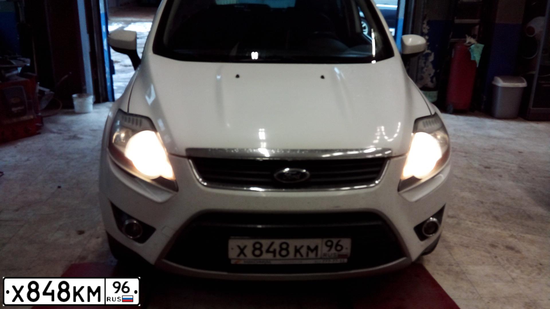 Фото автомобиля FORD KUGA, 2012 — госномер Х848КМ96. Цвет: БЕЛЫЙ