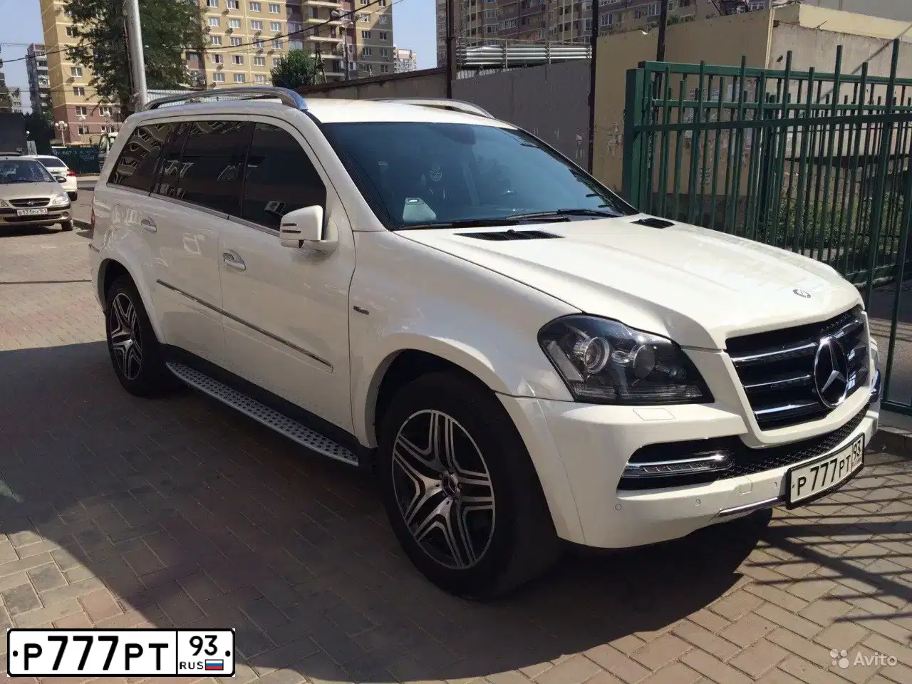 Фото автомобиля MERCEDES GL-KLASSE, 2012 — госномер Р777РТ93. Цвет: БЕЛЫЙ