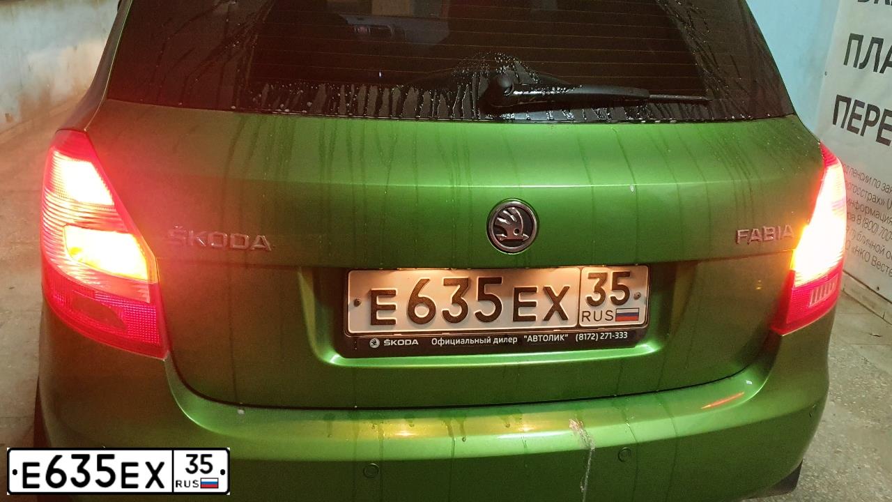 Фото автомобиля SKODA FABIA, 2013 — госномер Е635ЕХ35. Цвет: ЗЕЛЕНЫЙ