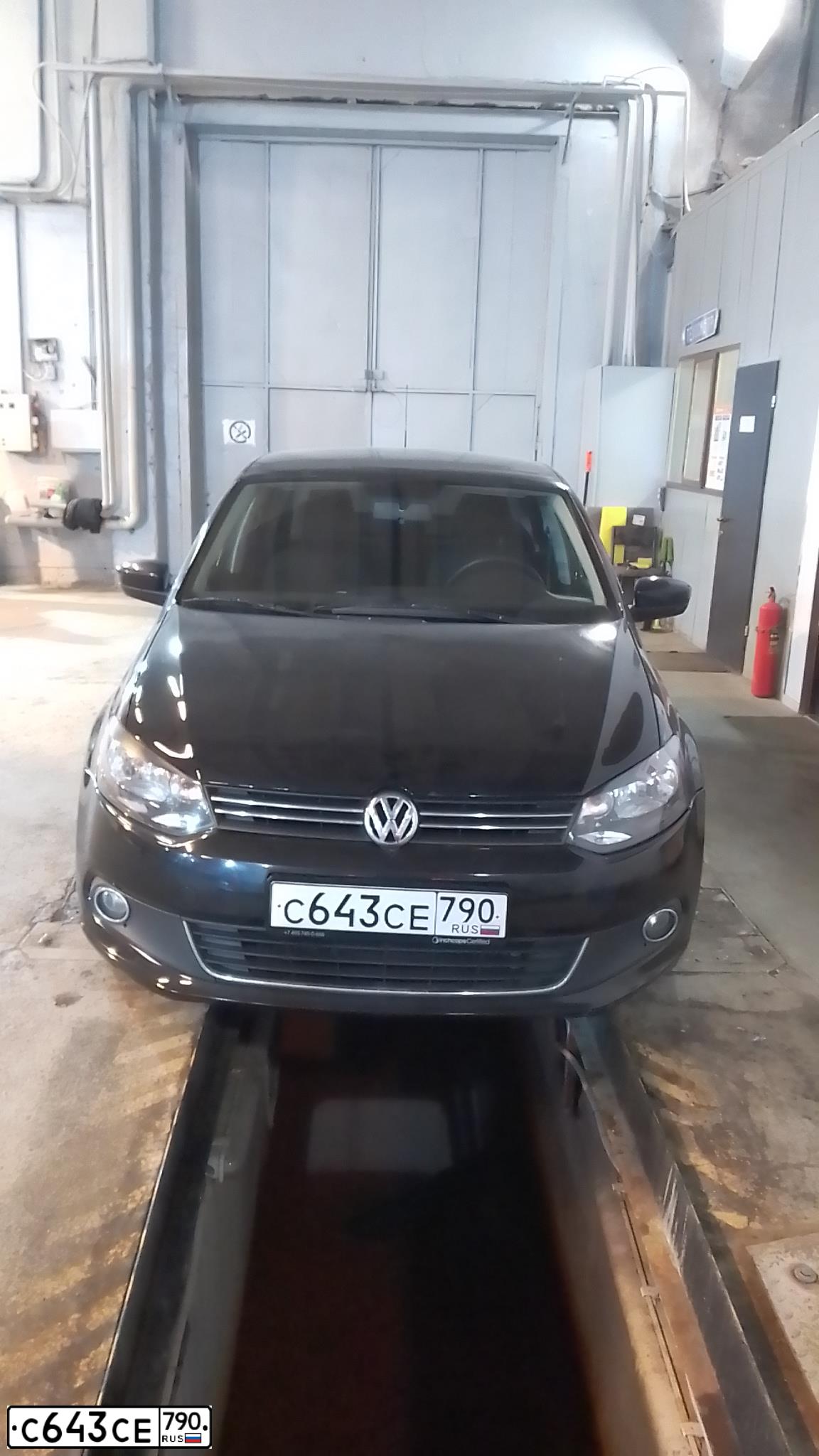 Фото автомобиля VOLKSWAGEN POLO, 2010 — госномер А744СУ790. Цвет: ЧЕРНЫЙ