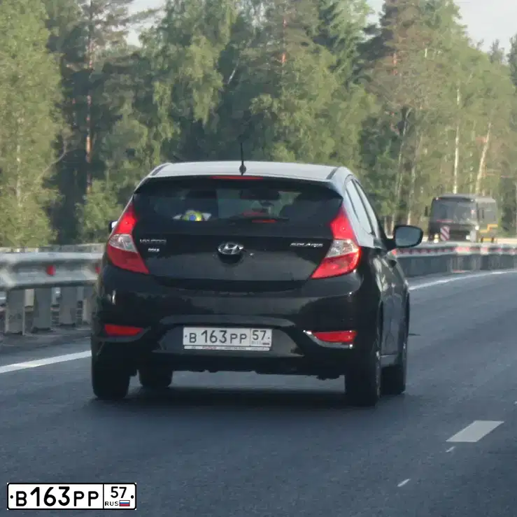 Фото автомобиля HYUNDAI SOLARIS, 2012 — госномер Р533ВЕ750. Цвет: ЧЕРНЫЙ